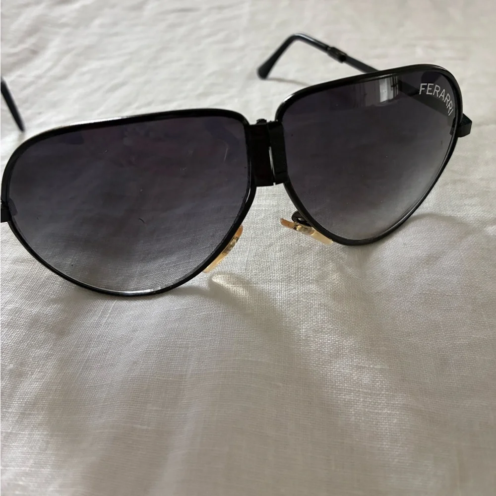 Vintage Ferrari Aviator Sunglasses in Black with Gradient Lenses. Foldable - Picture 2 of 7